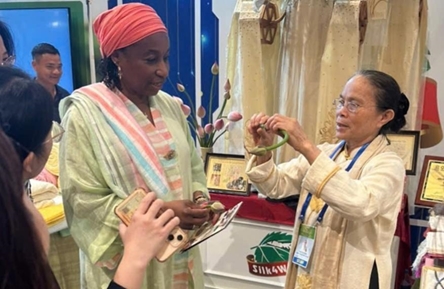 Promoting products of craft villages on digital platforms